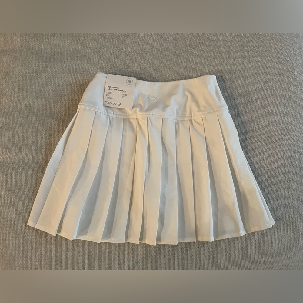 H&M Classic White Skater Skirt